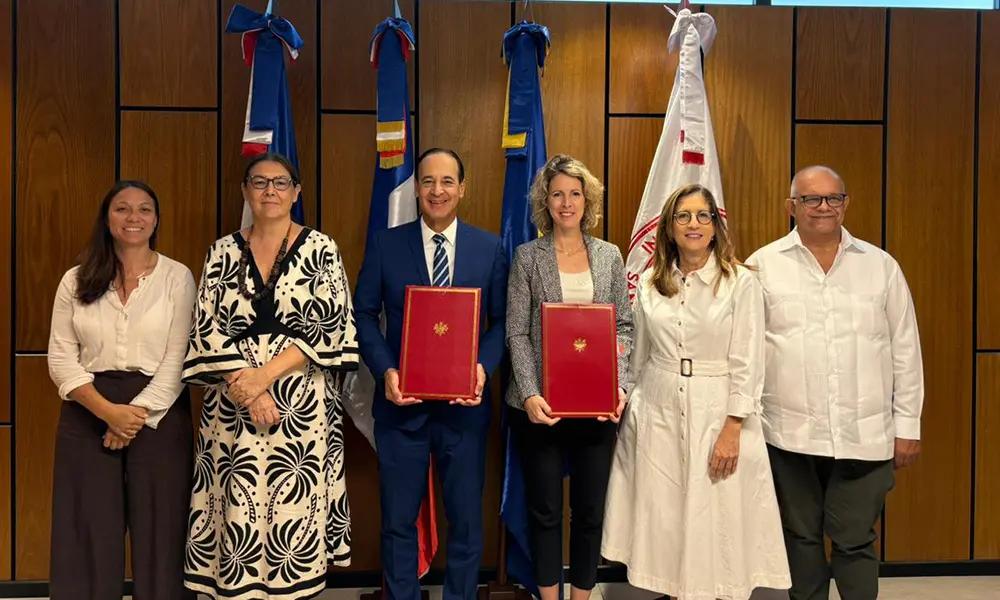 Francia impulsa un proyecto regional sobre sargazo con Intec al frente en República Dominicana