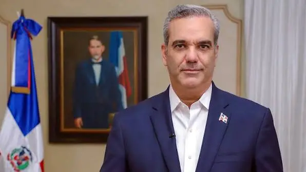 Abinader pone en vigor la ley anticrisis y apunta a más de RD$60,000 millones en ingresos