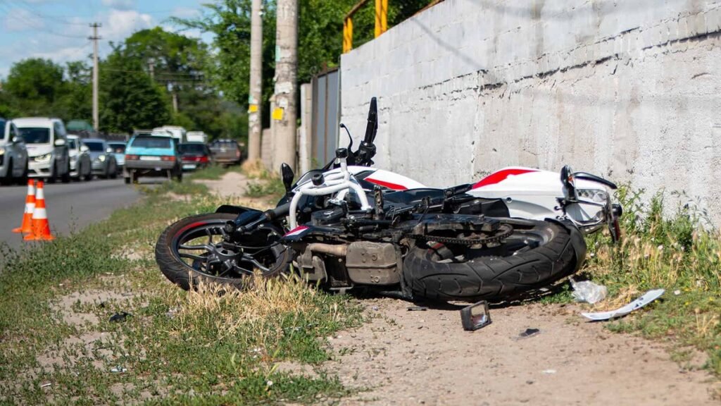 Joven muere al chocar en una carrera clandestina en Moca y vecinos piden más control en la zona