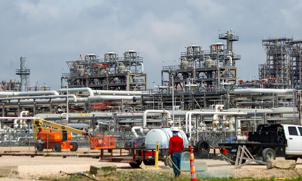 El WTI retrocede 3.9 % y reaviva el foco en la gasolina