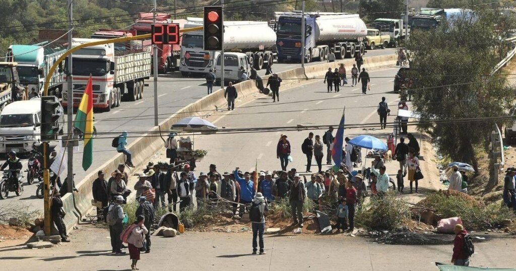 Bolivia refuerza con una ley el uso de estados de excepción y despliegue militar ante las protestas