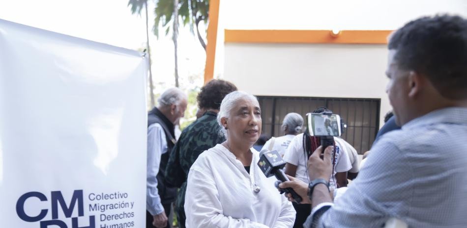 CMDH pide derogar la política migratoria en hospitales y entrega más de 1,000 firmas