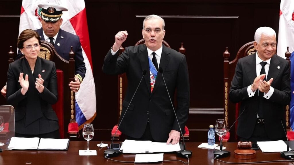 Abinader combinó anuncios espaciales y balance de gestión en una rendición de cuentas marcada por las carencias
