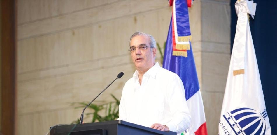 Abinader insiste en el saneamiento como prioridad mientras reclama avances visibles en agua e infraestructura