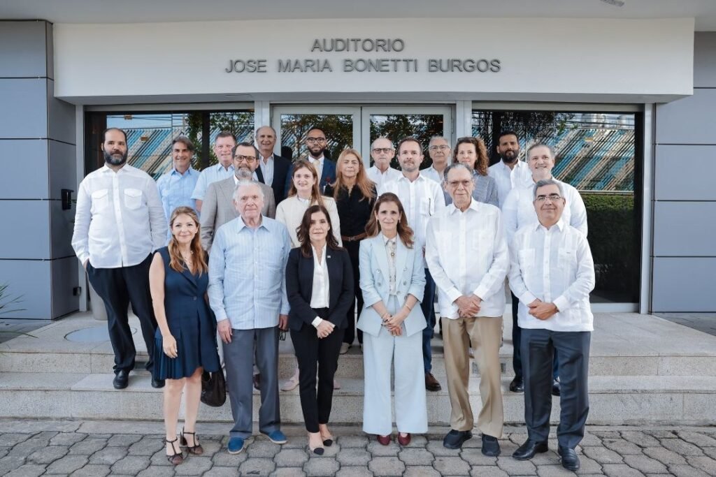 Embajadora de EE. UU. visita Grupo SID y destaca su peso industrial y exportador