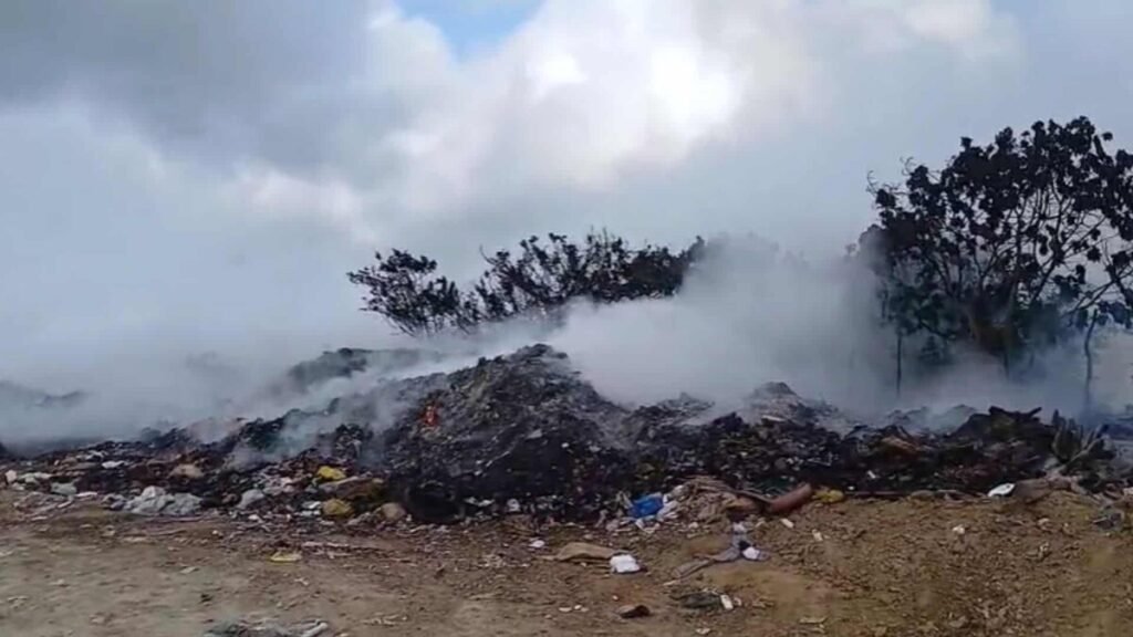 Fuego sigue activo en vertedero de Juan López y mantiene la atención sobre su manejo
