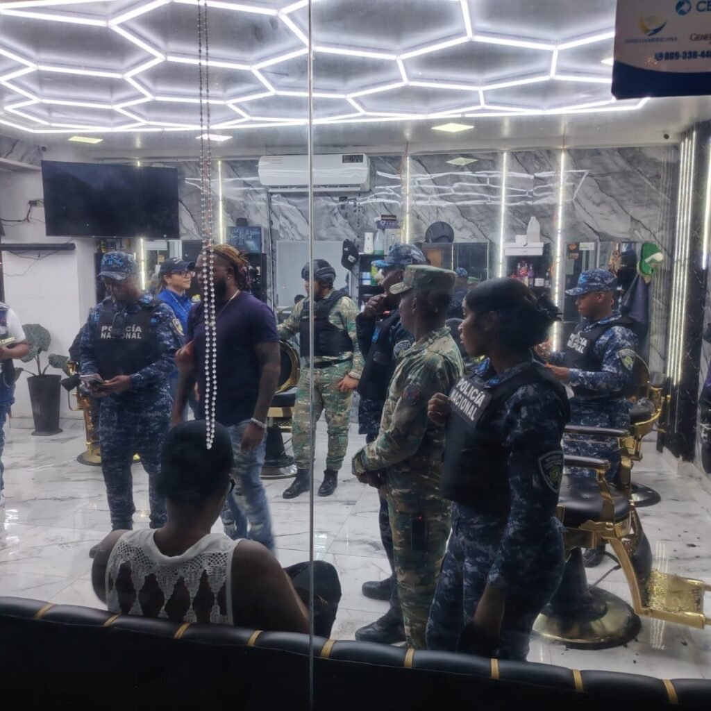 Vecinos denuncian y obligan a cerrar negocios reincidentes en Ciudad Juan Bosch