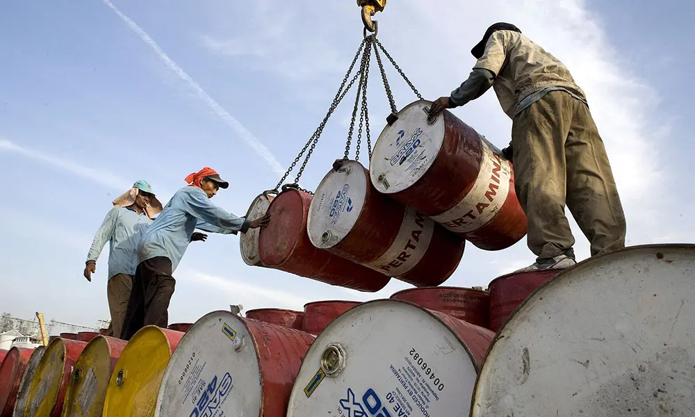 Baja el petróleo de Texas, pero la tensión en Ormuz mantiene la alerta sobre un mercado aún expuesto