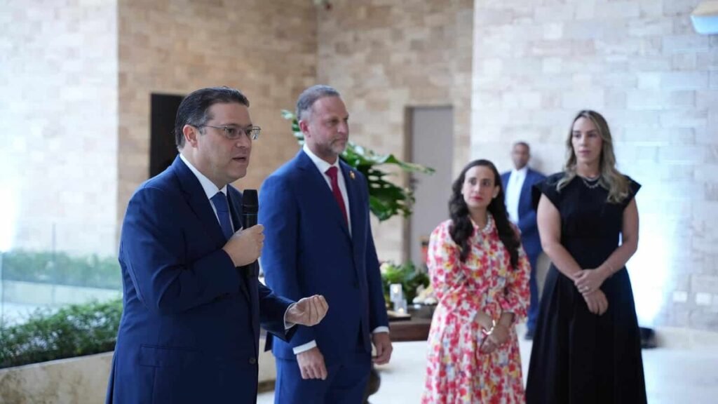 Sanz Lovatón presenta oportunidades de comercio e inversión ante diplomáticos en medio de tensiones comerciales