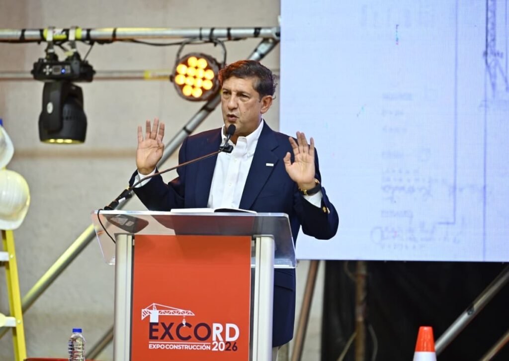Santiago sigue tropezando con agua, movilidad y puentes, advierte Manuel Estrella