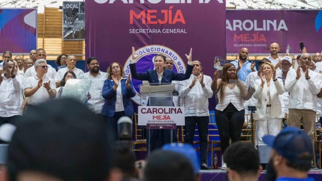 Carolina Mejía lleva a San Cristóbal un acto de rendición de cuentas y mensaje de respaldo al PRM