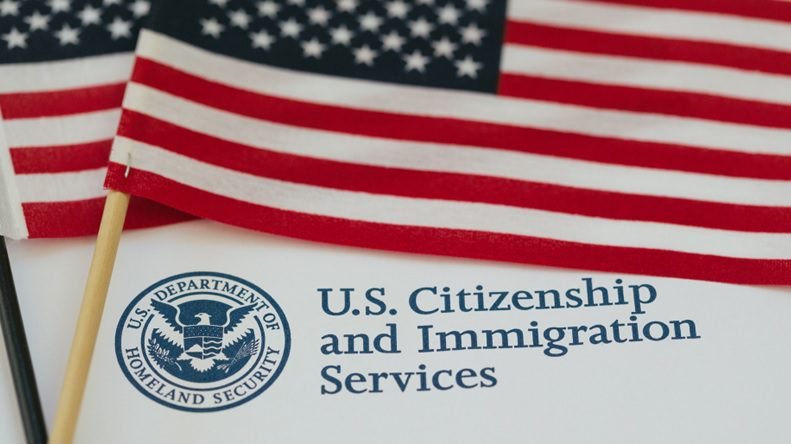 Trump intensifica la retirada de ciudadanía a 17 naturalizados y vuelve a poner el foco en los controles