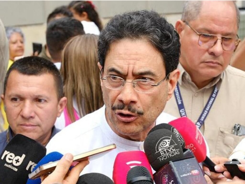 Cepeda intensifica la campaña y llama «traidor de la patria» a De la Espriella a nueve días de la segunda vuelta