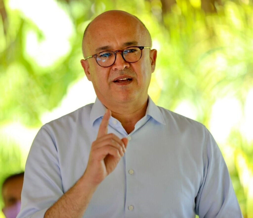 Domínguez Brito cuestiona que el Gobierno empiece la reforma fiscal por más presión tributaria