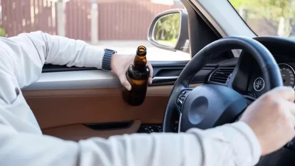 Agente migratorio muere tras choque con un vehículo que cruzó en rojo y dio positivo al alcohol