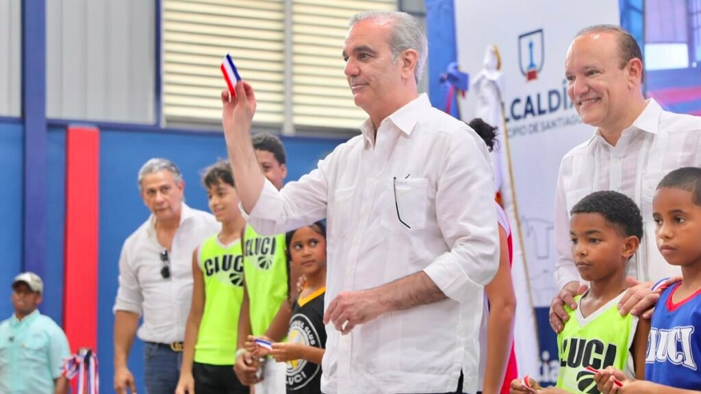 Abinader dispone evaluar becas desde quinto de bachillerato para evitar pérdida de un año académico