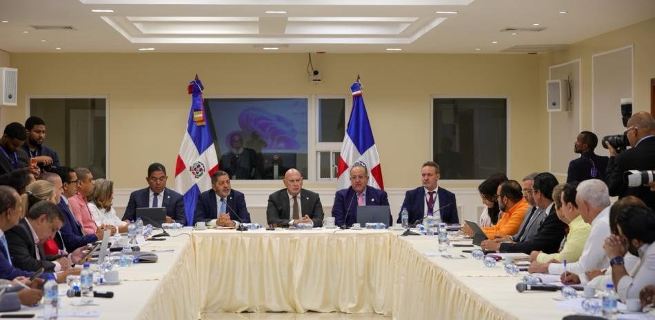 Oficialismo saca adelante informe sobre alza de impuestos tras consultas limitadas al Gobierno y la AIRD