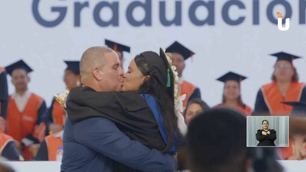 UAPA repite una propuesta matrimonial en plena graduación celebrada en Nagua