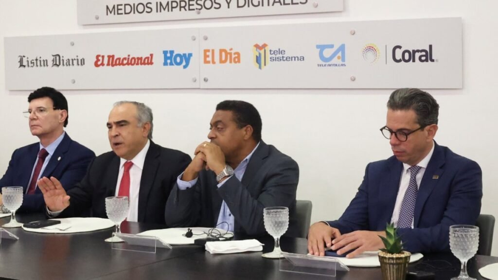 Empresariado pide quitar trabas y apunta a un menor ritmo de la economía