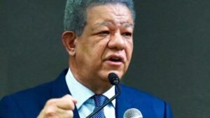 Leonel exige retirar las alzas de impuestos y acusa al Gobierno de contradecir sus propias cifras
