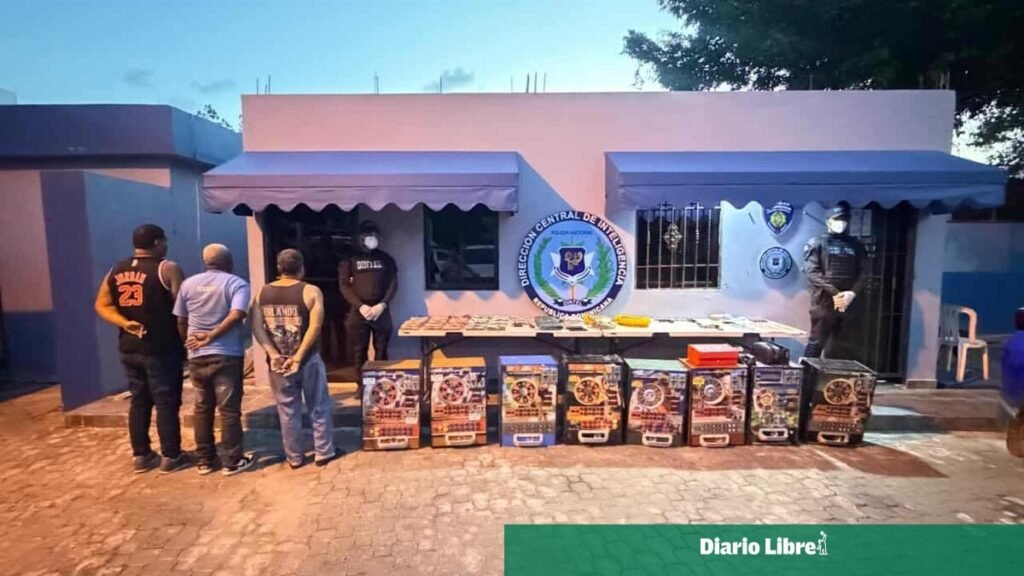 Policía y Ministerio Público allanan sectores de Santo Domingo Norte y ocupan drogas, armas y dinero en efectivo