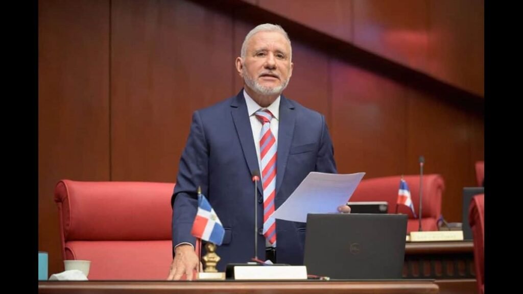 Senador lleva al Senado reforma al Código Penal para eliminar cárcel por difamación y proteger a los medios