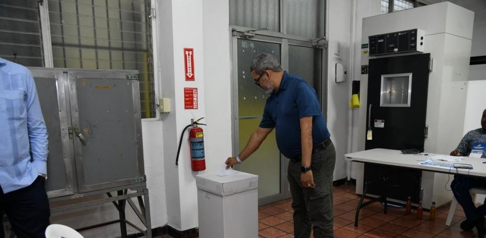 Asjana lidera el conteo preliminar en la UASD mientras llegan actas desde 31 provincias