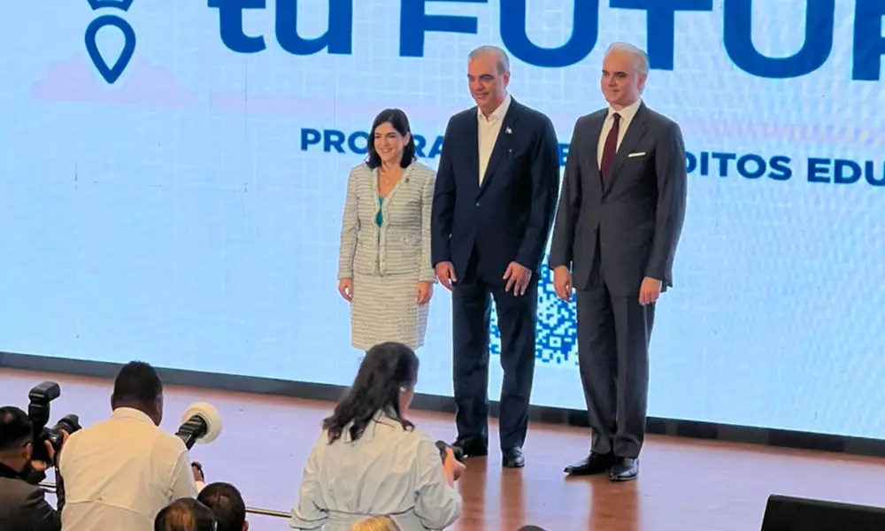 Abinader impulsa el nuevo crédito educativo estatal y crecen las dudas sobre su alcance