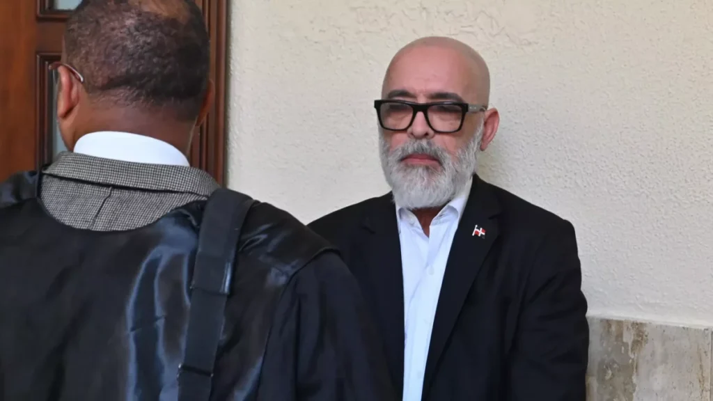 Posponen para el 22 de julio el juicio contra Ángel Martínez, que acudió sin abogado