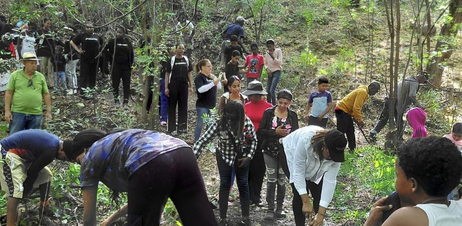 Vecinos de Galeón, Las Tablas, Matadero y Matanzas limpian los arroyos que alimentan la Laguna del Majagual