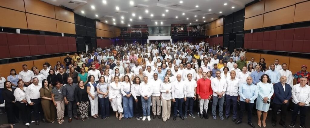 Burgos encabeza en La Vega una jornada del PRM para reforzar la defensa del Gobierno