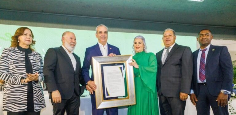 Abinader reconoce tensión en Santiago y promete acelerar obras frente al crecimiento