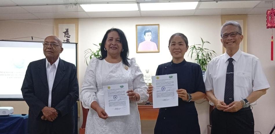Tzu Chi y UTECO sellan convenio para apoyar a estudiantes vulnerables y ampliar acciones comunitarias
