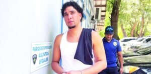 España entrega a “El Mello” para que responda por el doble homicidio de Santiago