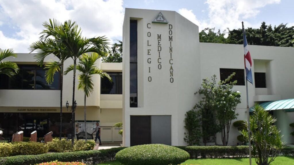 CMD paraliza labores y denuncia atropello en detención de médicos en La Vega