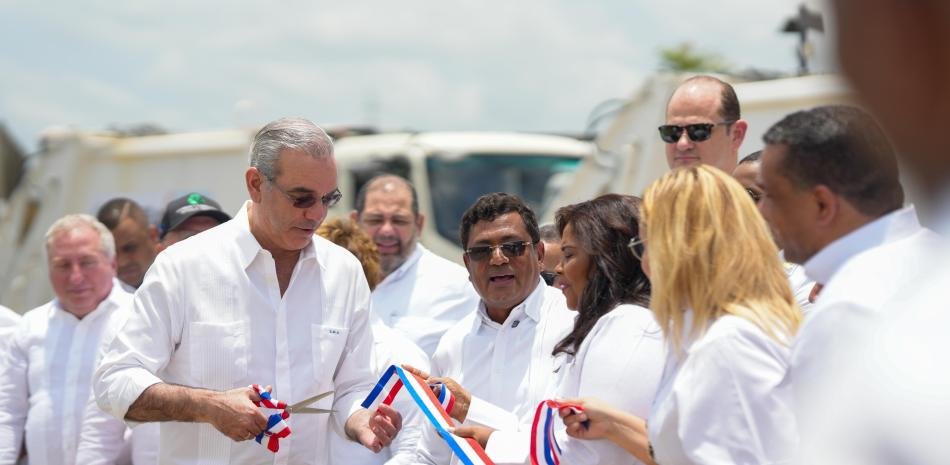 Abinader inaugura estación de residuos en Los Alcarrizos con RD$49 millones y bajo presión por mejorar un servicio clave