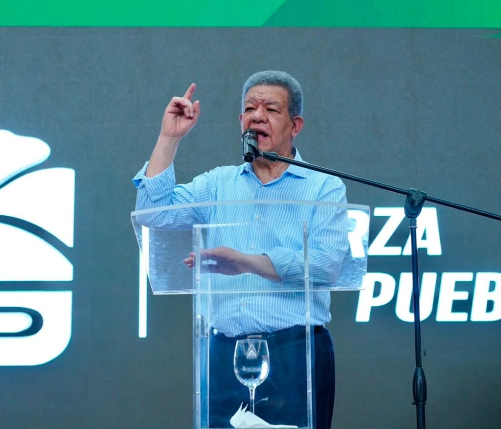Fernández cuestiona al PRM por el costo eléctrico y la reforma fiscal pese a contratos de carbón y gas a US$69