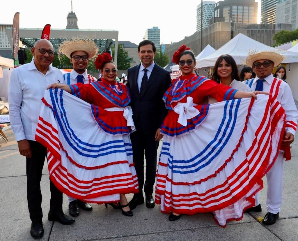 Ministro de Cultura encabeza festival en Toronto y reactiva el debate sobre prioridades del gobierno dominicano