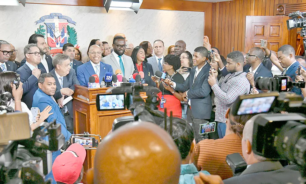 PRM bajo presión por una agenda legislativa marcada por prisas, polémicas y promesas incumplidas