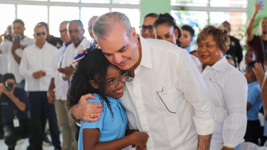 Abinader abre una agenda de obras en Santo Domingo y el Gobierno vuelve a exhibir entregas como respuesta a reclamos vecinales