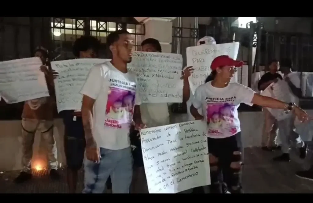 Familia de Yaslin Isabella Graciano mantiene vigilia en Santiago y reclama respuestas por su muerte