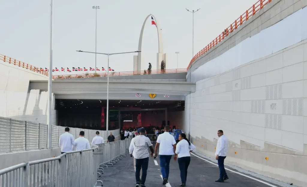 Plaza de la Bandera estrena túnel para intentar destrabar uno de los nudos más cargados del Gran Santo Domingo