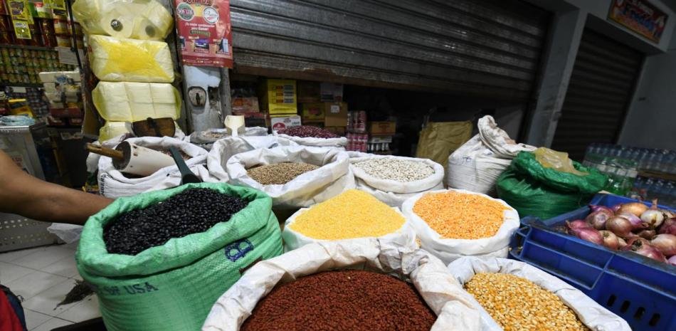 Amas de casa elevan presión por carestía y advierten cacerolazos tras alza de 36.5% en alimentos