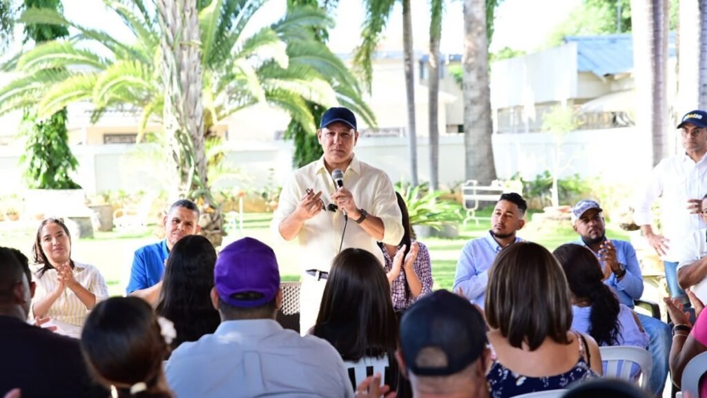 Martínez dice que el PRM frena al país y agrava el costo de vida