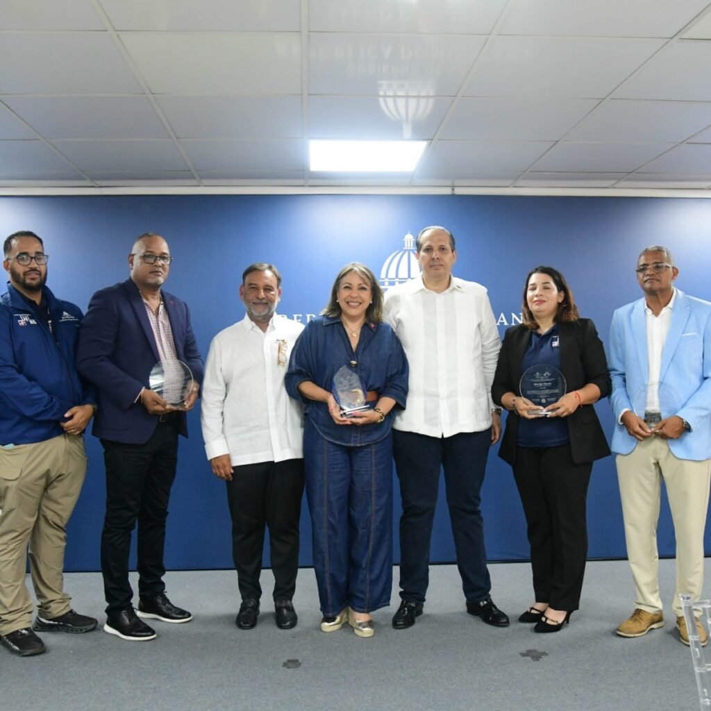 Salud Pública distingue al EMT-RD por su misión en Venezuela y mantiene en foco su capacidad de respuesta