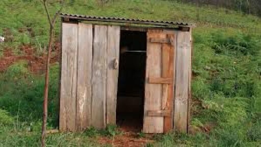 Más de 200 mil hogares siguen con letrinas y el rezago sanitario persiste