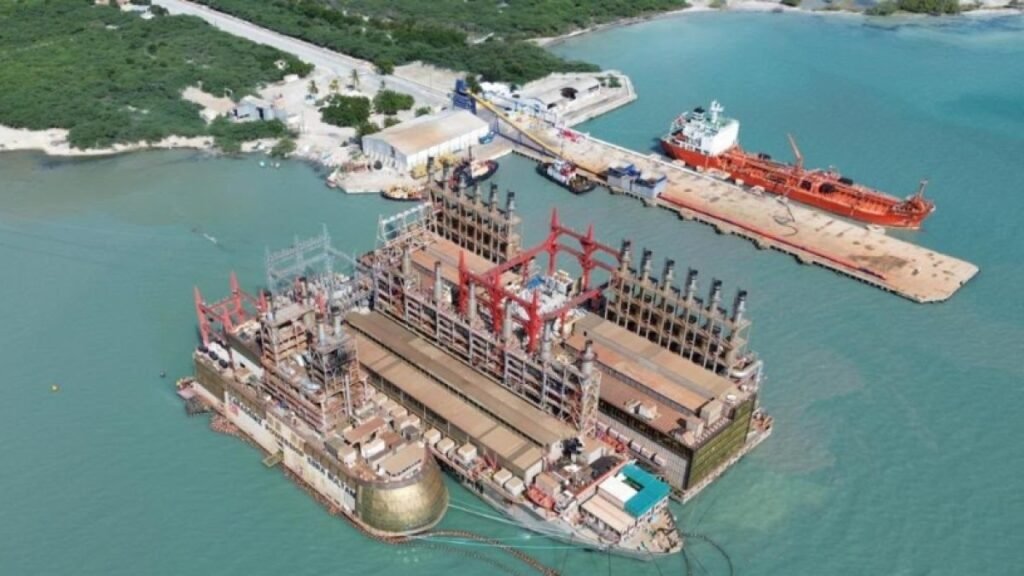 Azua: Karpowership resalta su peso eléctrico y sus programas ambientales, pero persiste el escrutinio sobre su impacto