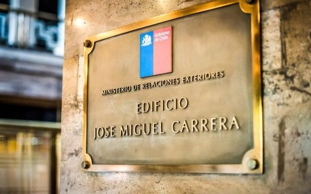 Chile cierra su embajada en Irán desde el 31 de agosto, pero no rompe relaciones diplomáticas