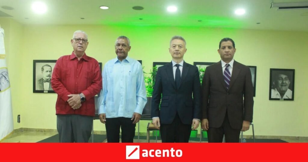 A 56 años de la obra de Juan Bosch, panel en la UASD reabre debate sobre soberanía y vigilancia institucional en el Caribe