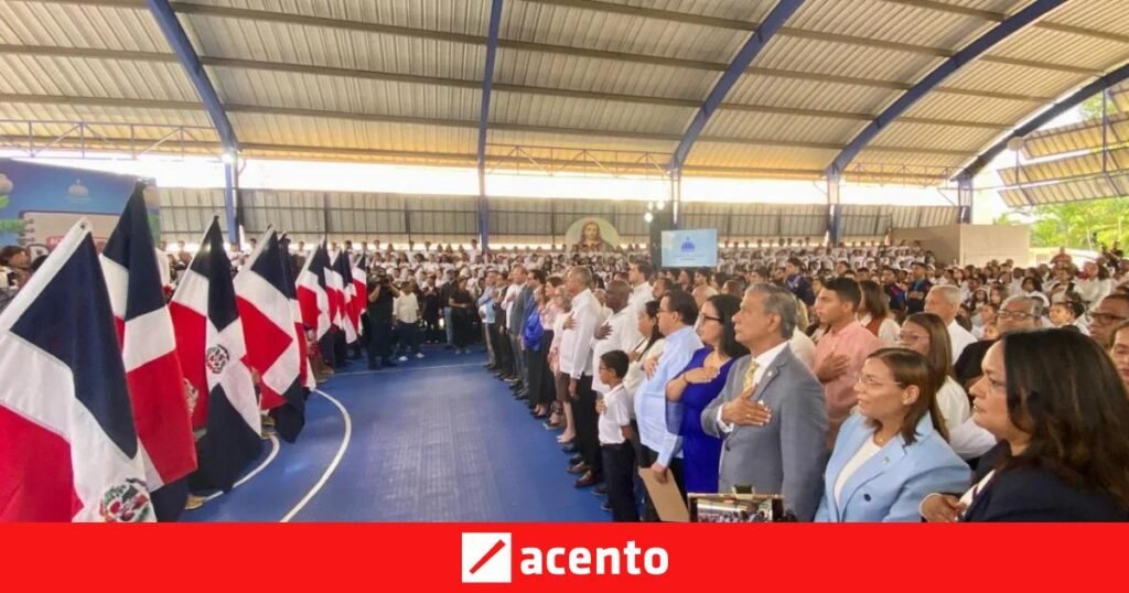 Inicio escolar arranca entre el discurso oficial y denuncias por aulas cerradas en Santiago